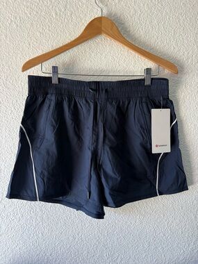 Lululemon License to Train HR Lightweight Navy Athletic Shorts with White Piping